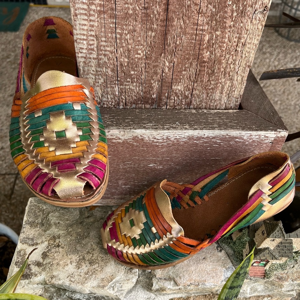 Leather Colorful Mocassins right on time for Fiesta! Sz 8 good condition